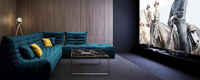 Дизайн домашнего кинотеатра-10, премиальный диван ДеФранс с пуфом для домашнего кинотеатра